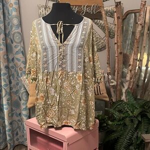 Floral Green and White Women's Top